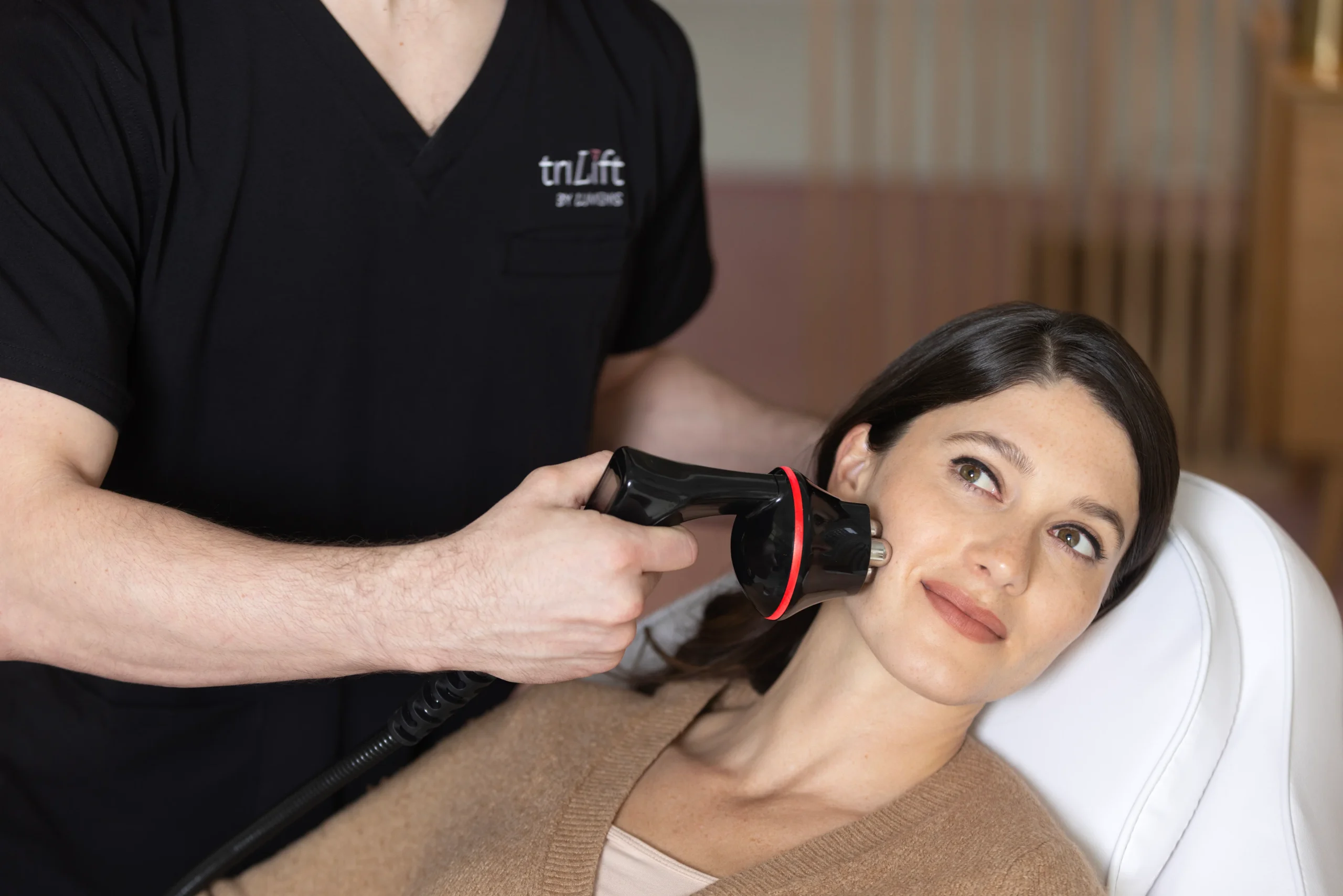 Dynamic Muscle Stimulation (DMSt) for non-surgical facelift in Las Vegas